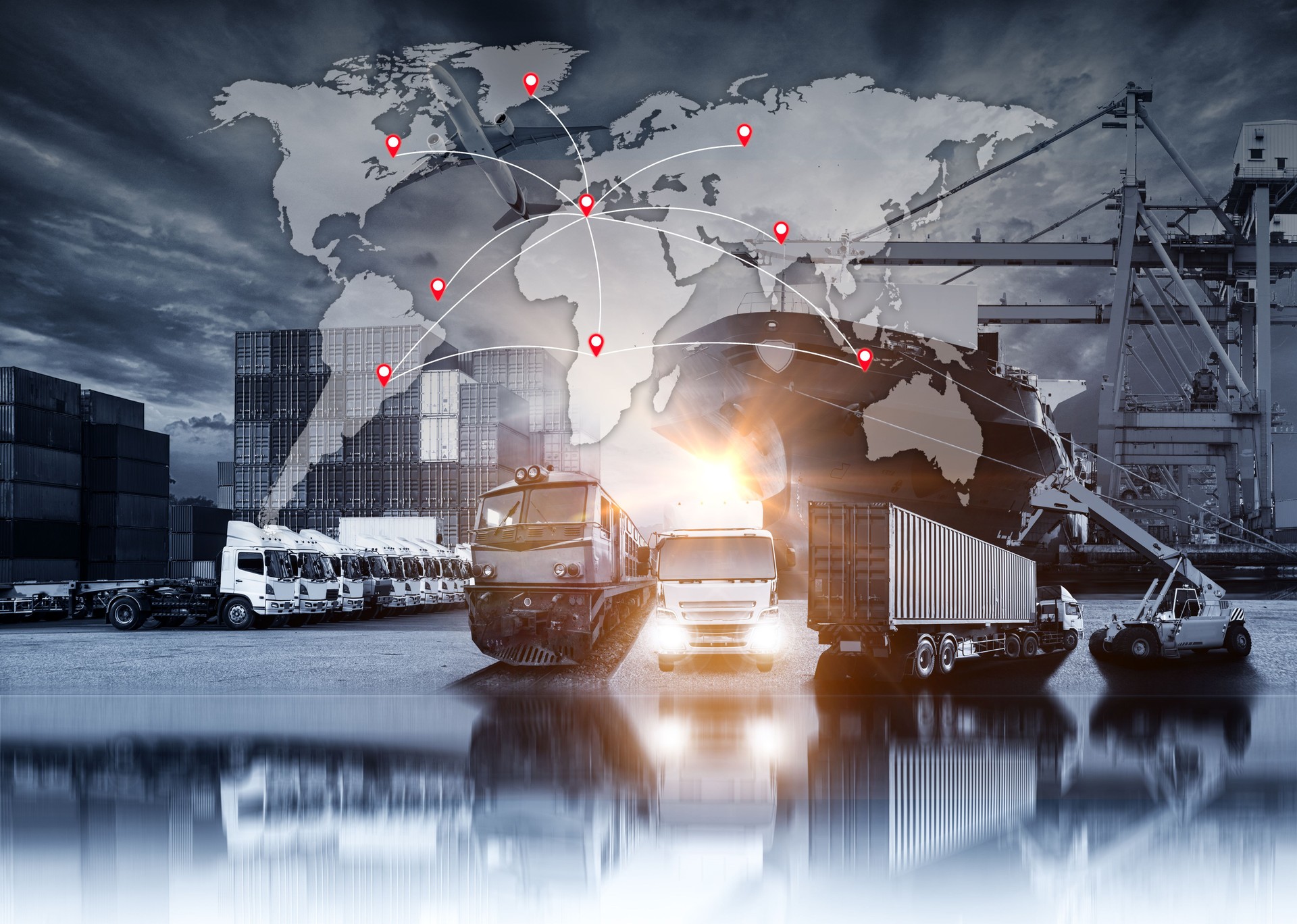 Mapa mundial con distribución de red logística, concepto logístico y de transporte en frente de buque de carga de contenedor industrial para concepto de envío rápido o instantáneo, pedidos de mercancías en línea en todo el mundo